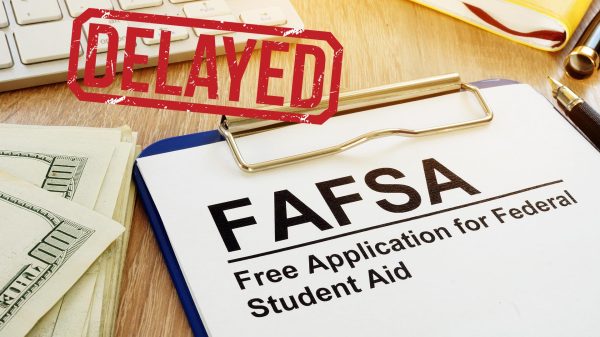 FAFSA Delays Worry High School Seniors