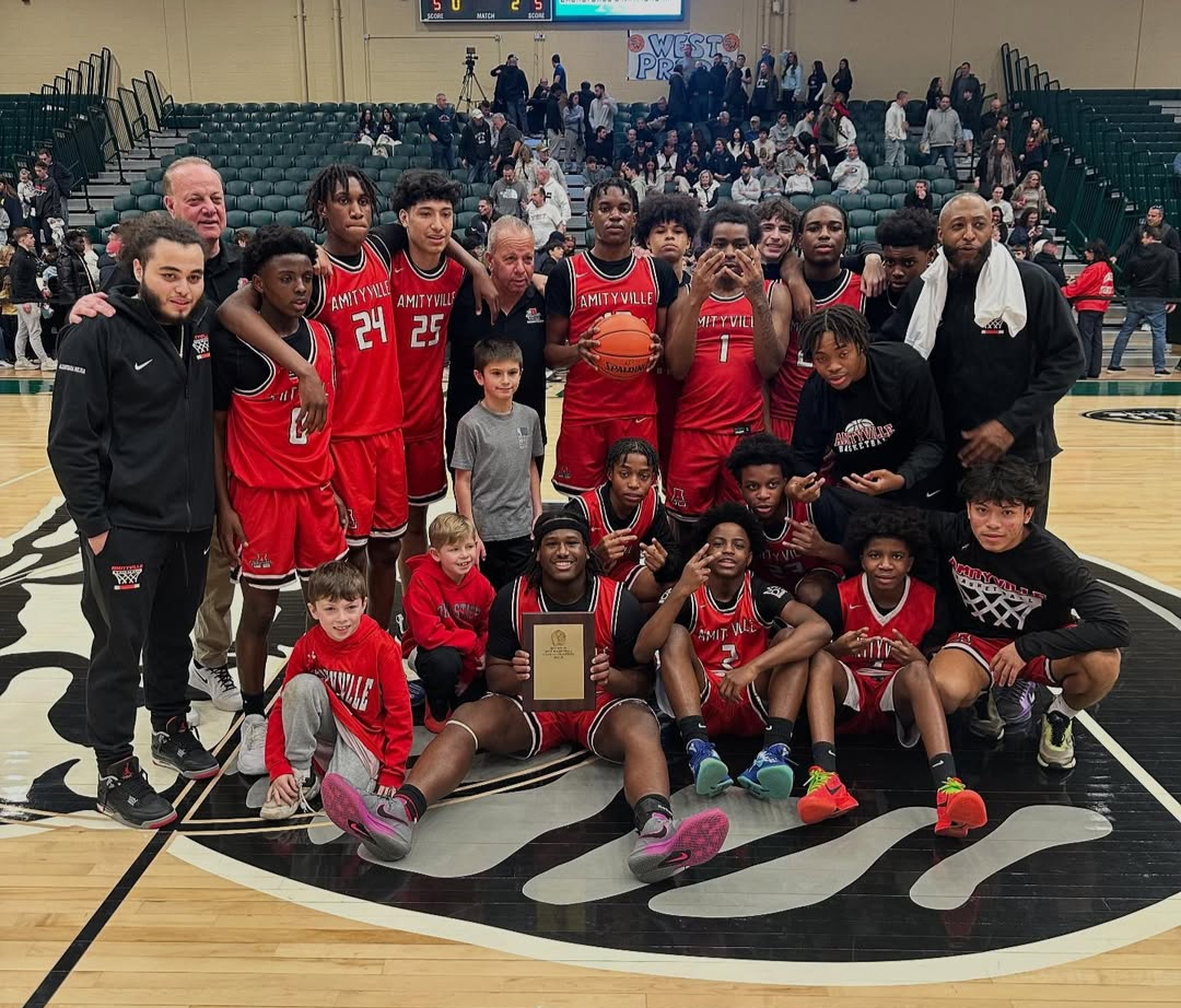 Boys Basketball Pushes Past Smithtown West to Advance to Long Island Title Game